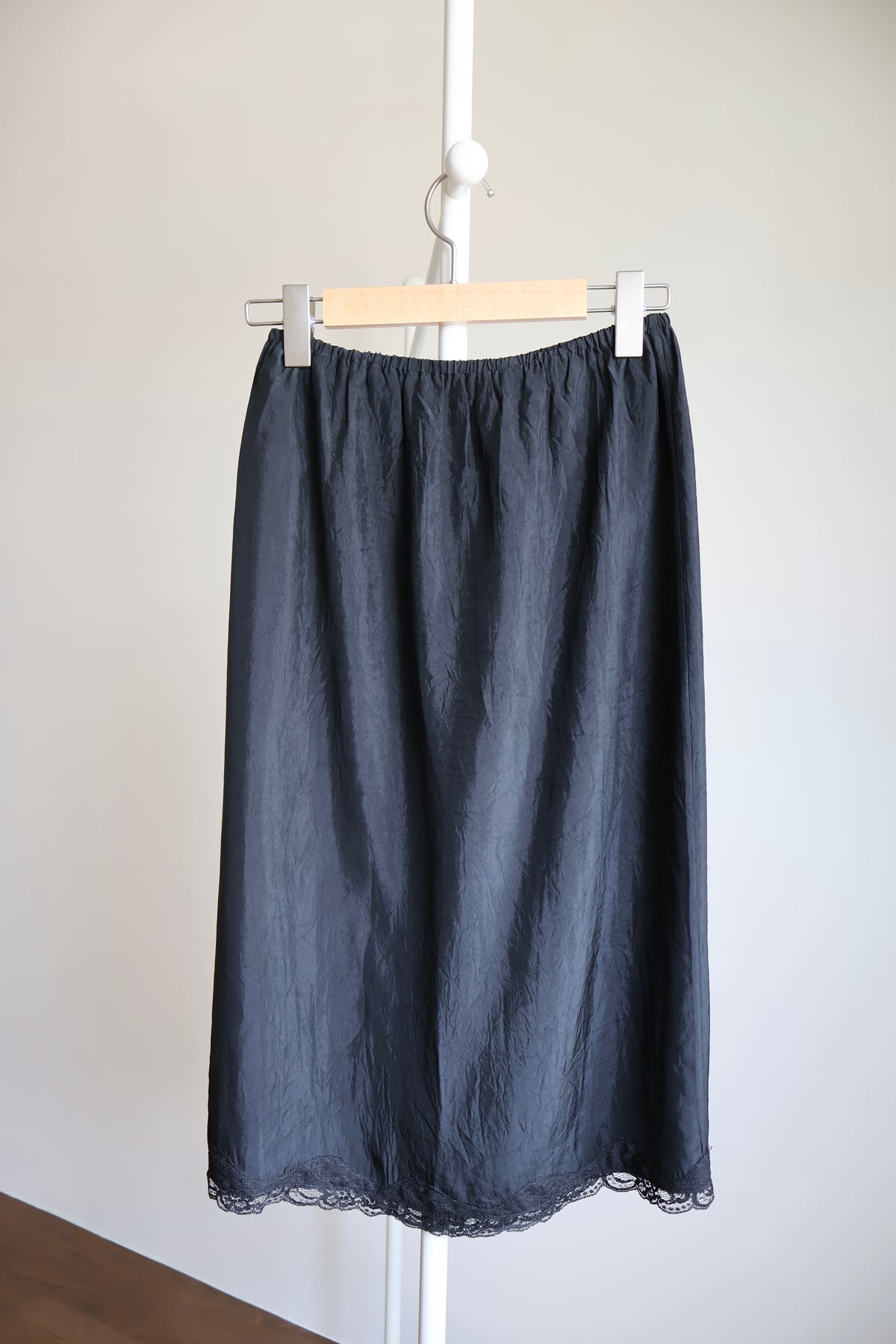 Shadow Slit Skirt