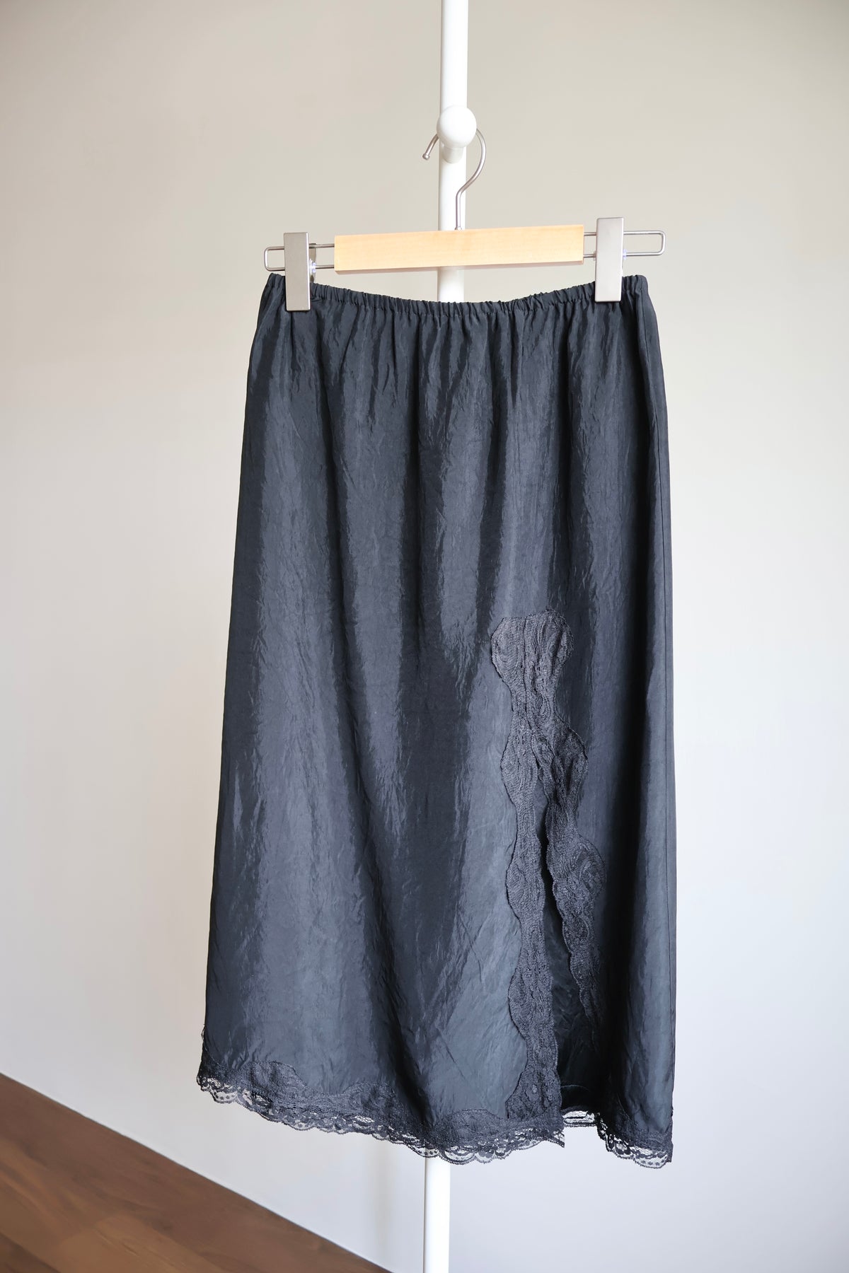 Shadow Slit Skirt