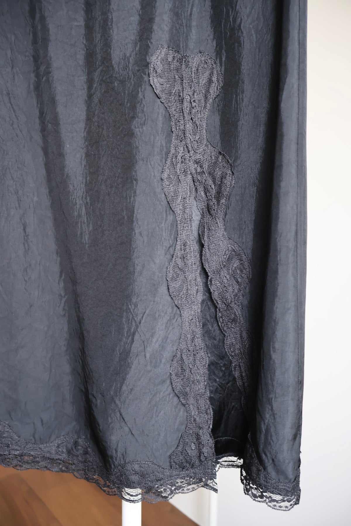 Shadow Slit Skirt